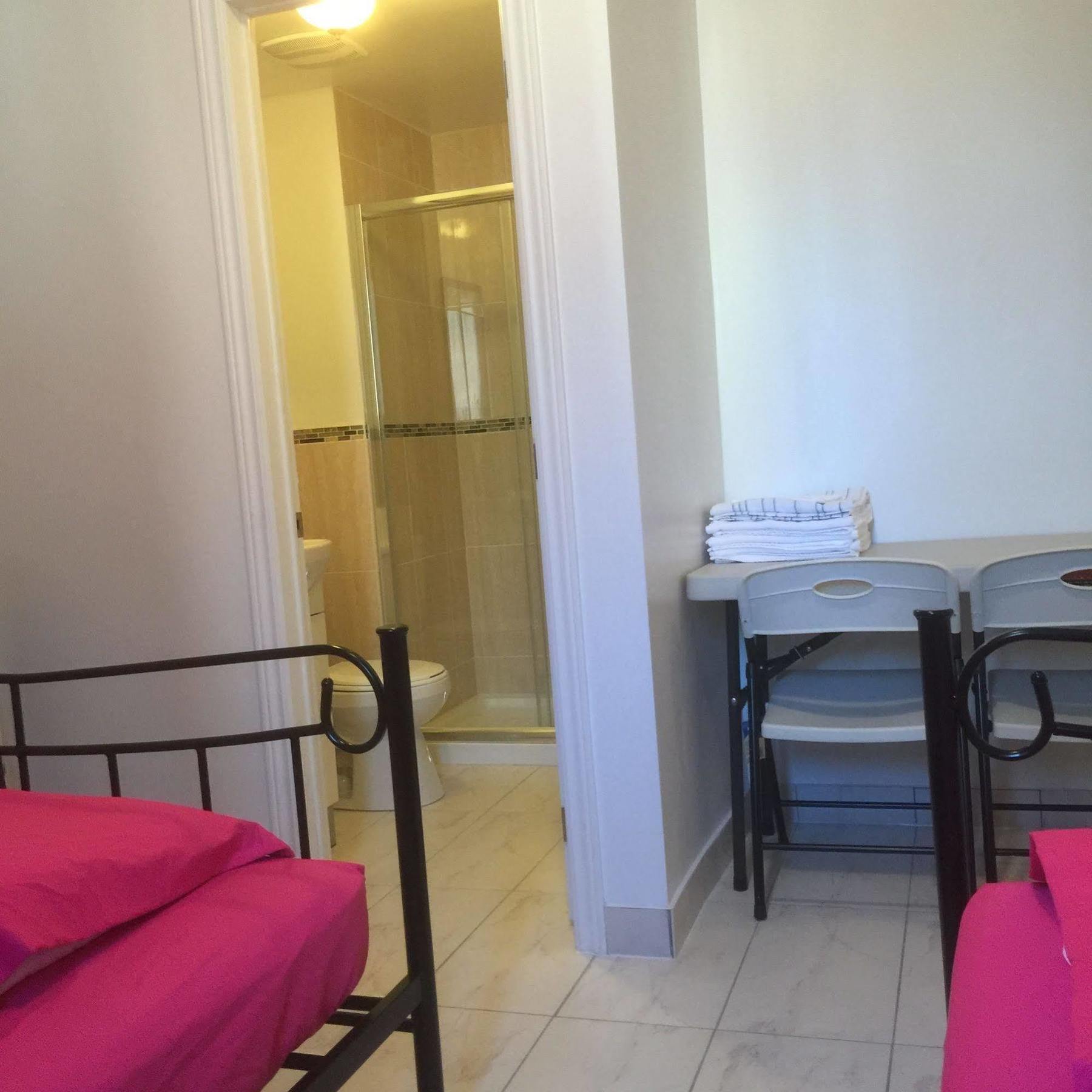 University Apartment Торонто Экстерьер фото