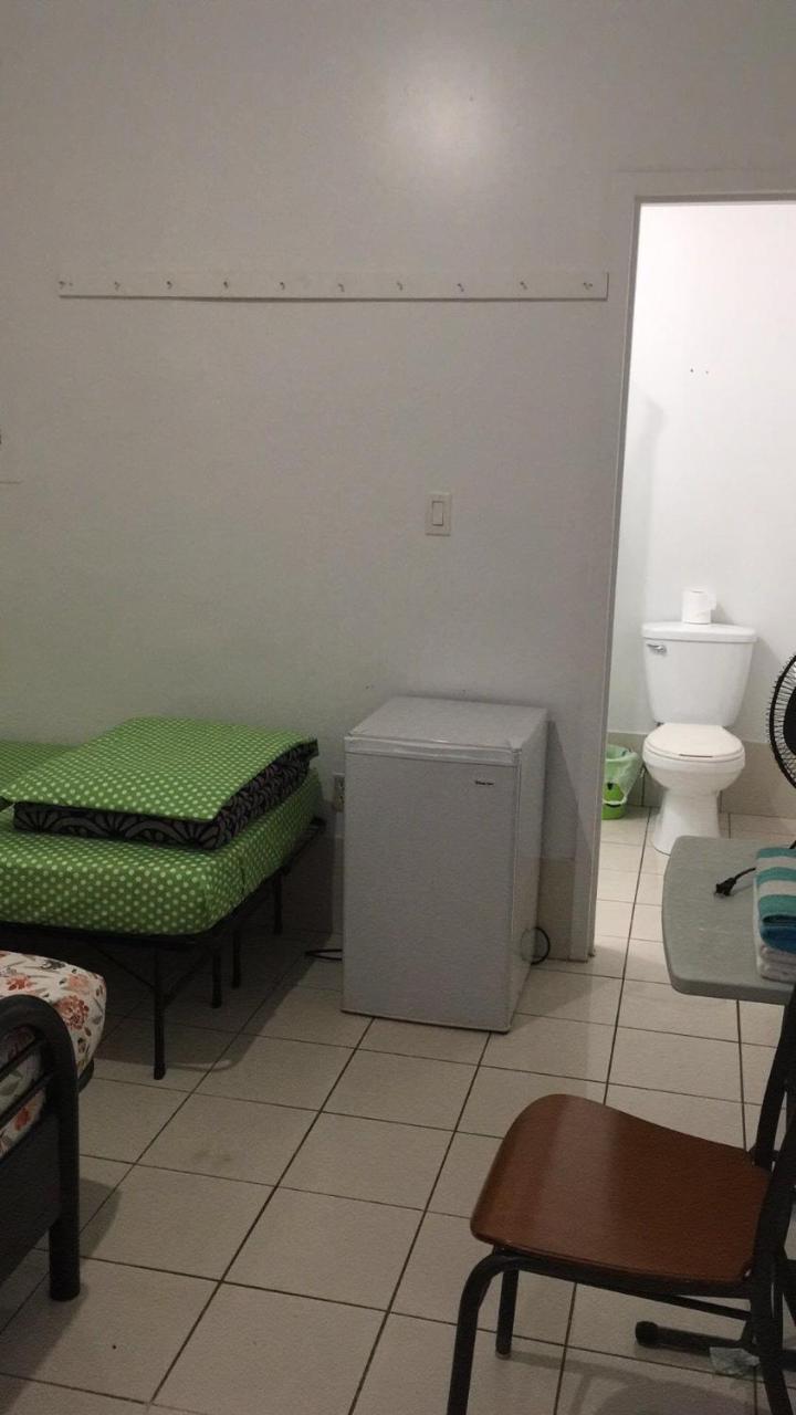 University Apartment Торонто Экстерьер фото
