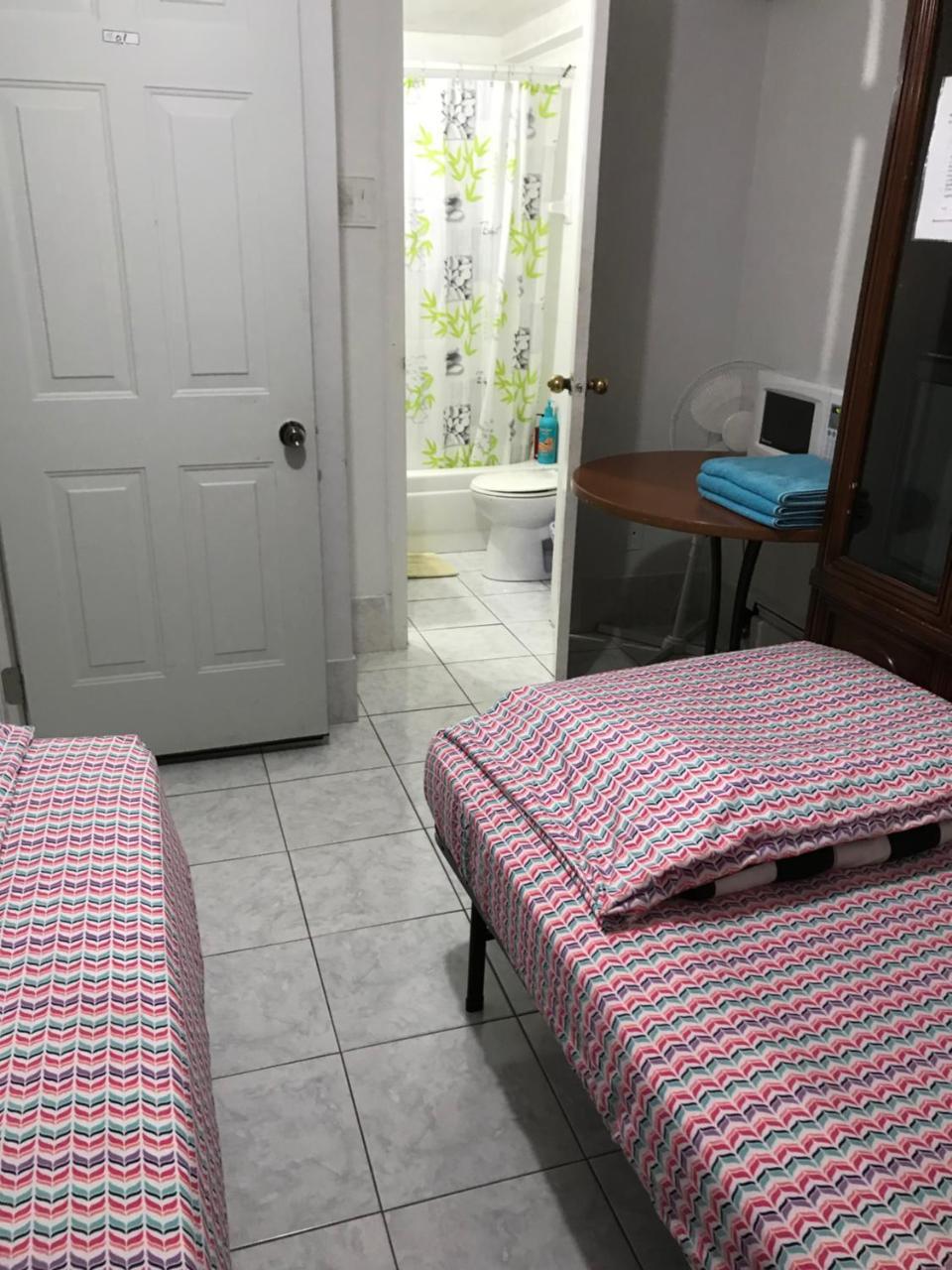 University Apartment Торонто Экстерьер фото