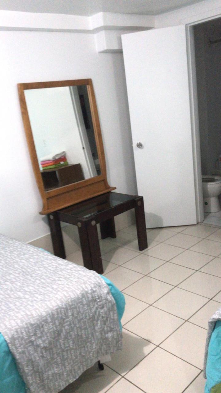 University Apartment Торонто Экстерьер фото
