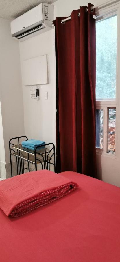 University Apartment Торонто Экстерьер фото
